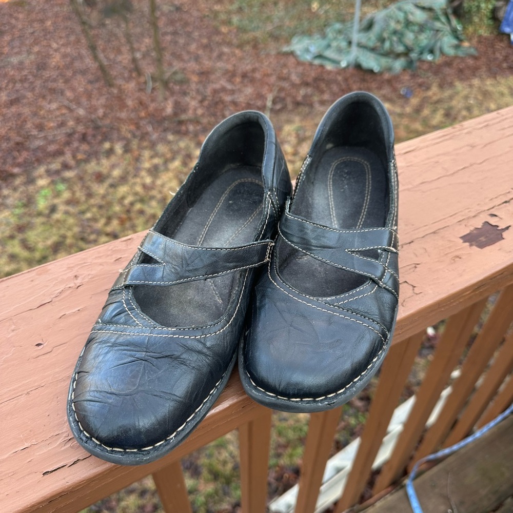 Clarks black leather shoes
